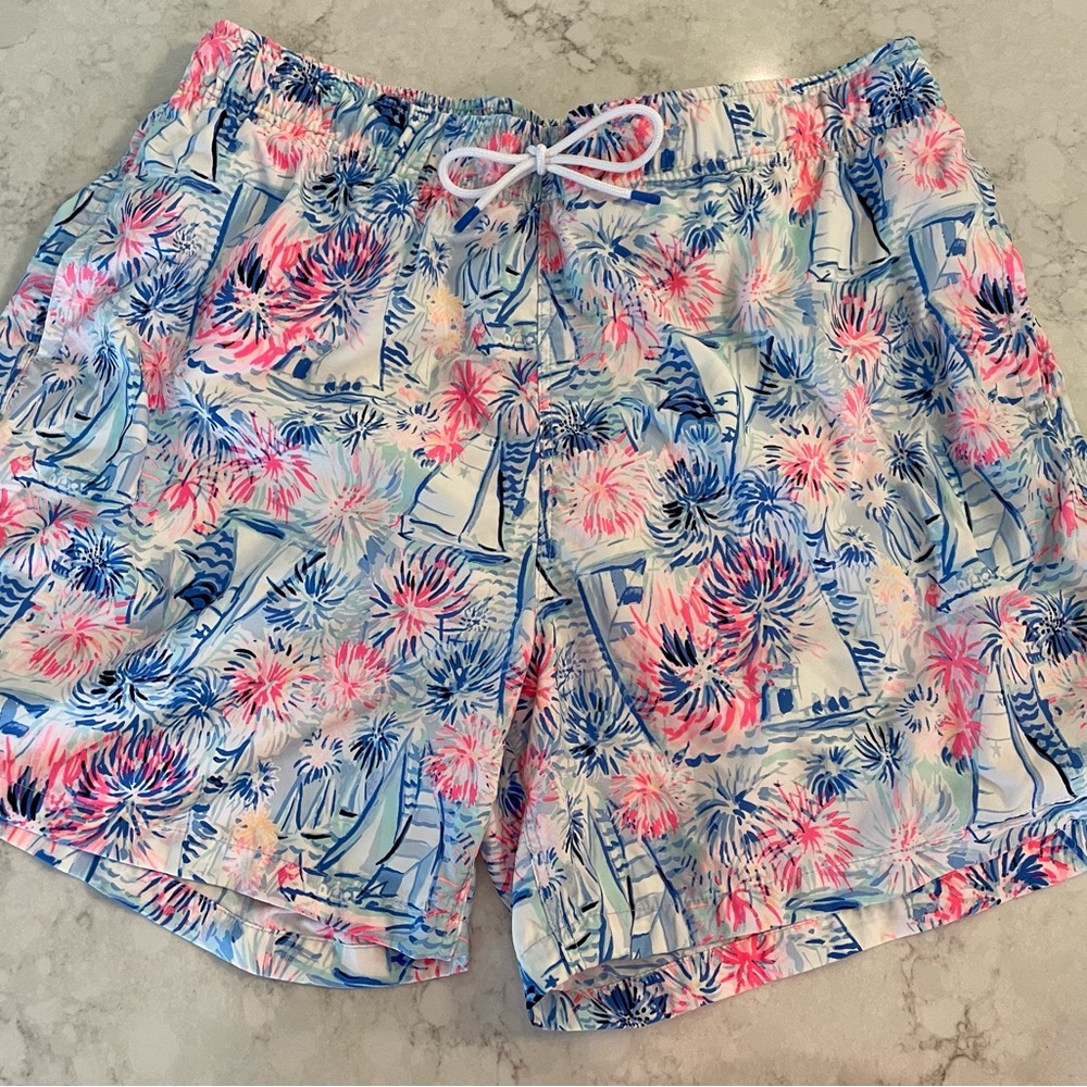 EUC Patriotic Sea to Shining Sea pattern. No signs of fading like new.